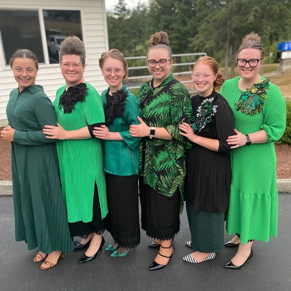 Meet your Posher, Alyssa - Picture 12 of 15